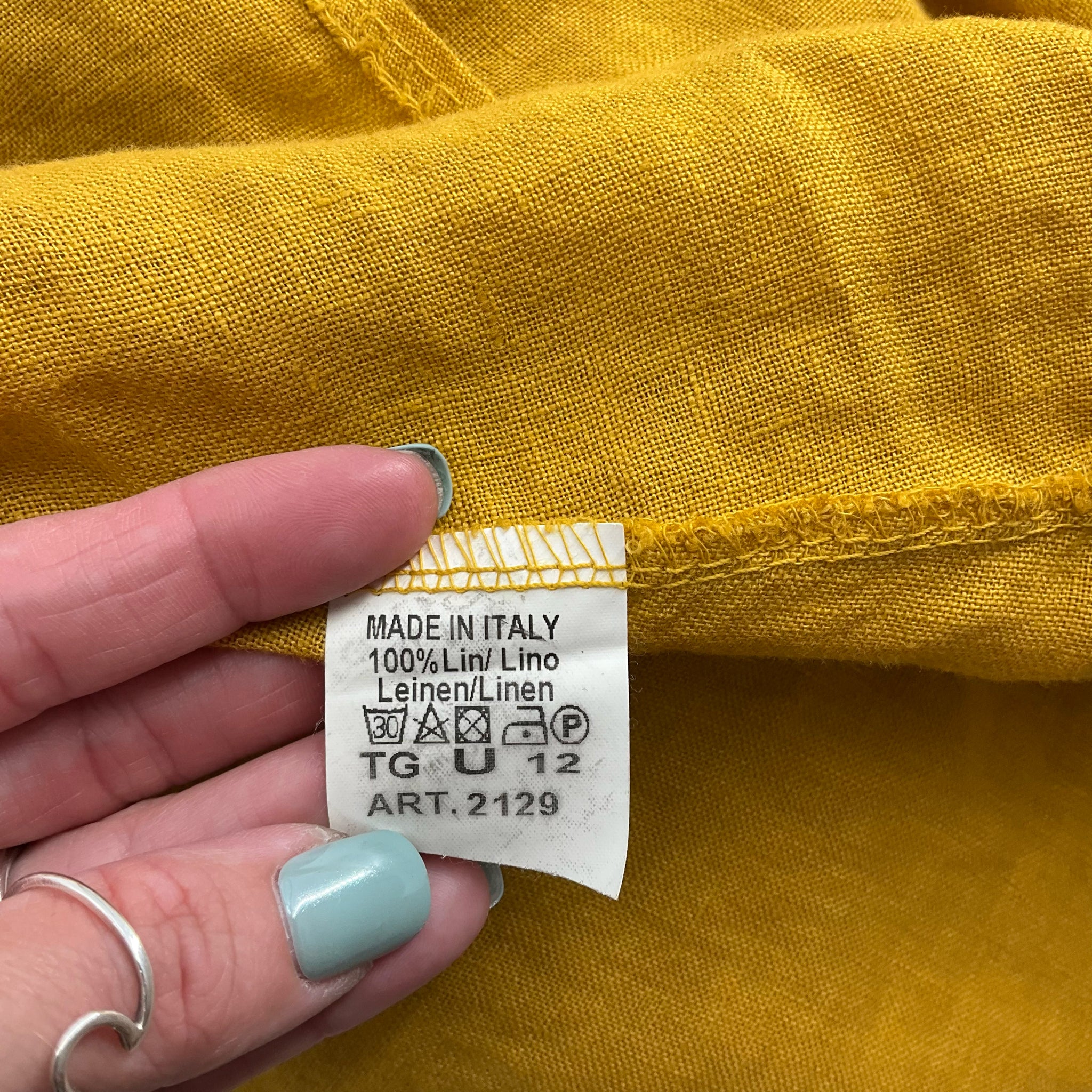 Fabric tag of 100% Lino Mustard Dress - Size Large showing Made in Italy and 100% linen composition for premium pre-owned fashion.