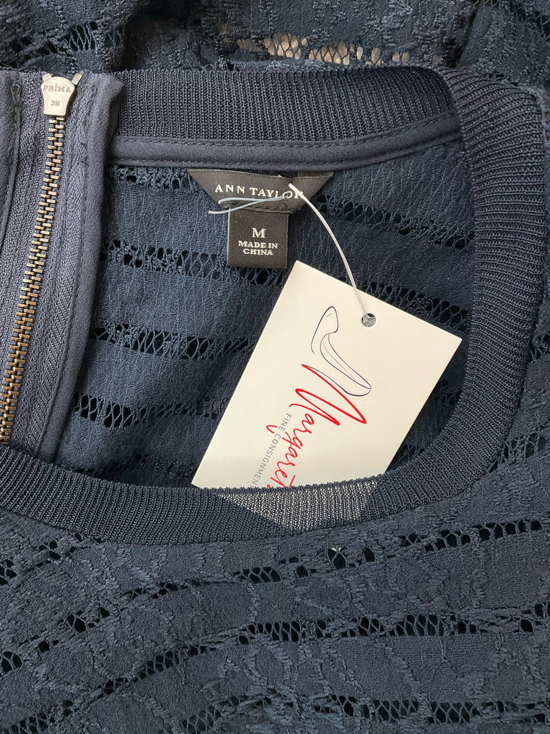 Ann Taylor Navy Lace Pre-Owned Ladies Top - Size Medium