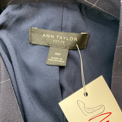 Ann Taylor navy and white checkered pre-owned ladies blazer in size 00 petite, featuring a tailored fit and stylish design.