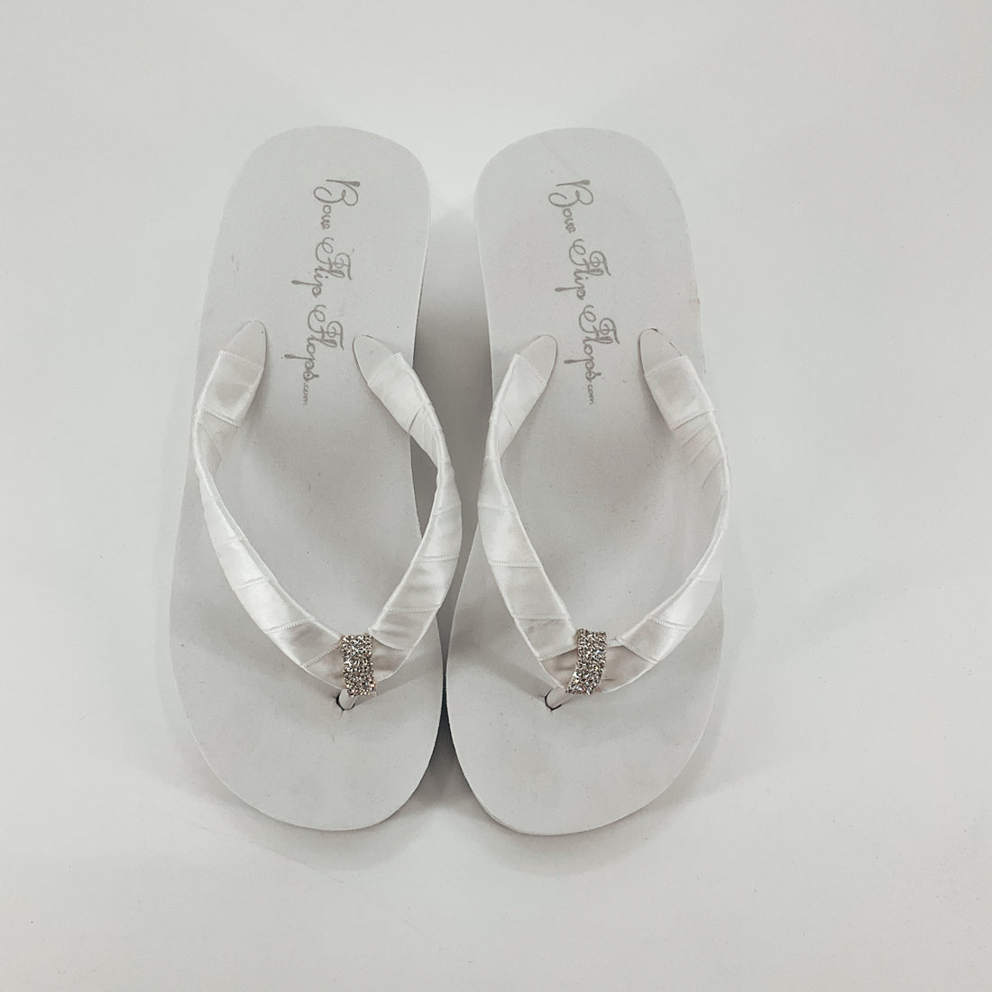 Pour Elle White Satin Bridal Wedge Flip Flops Rhinestone Buckle Size 7