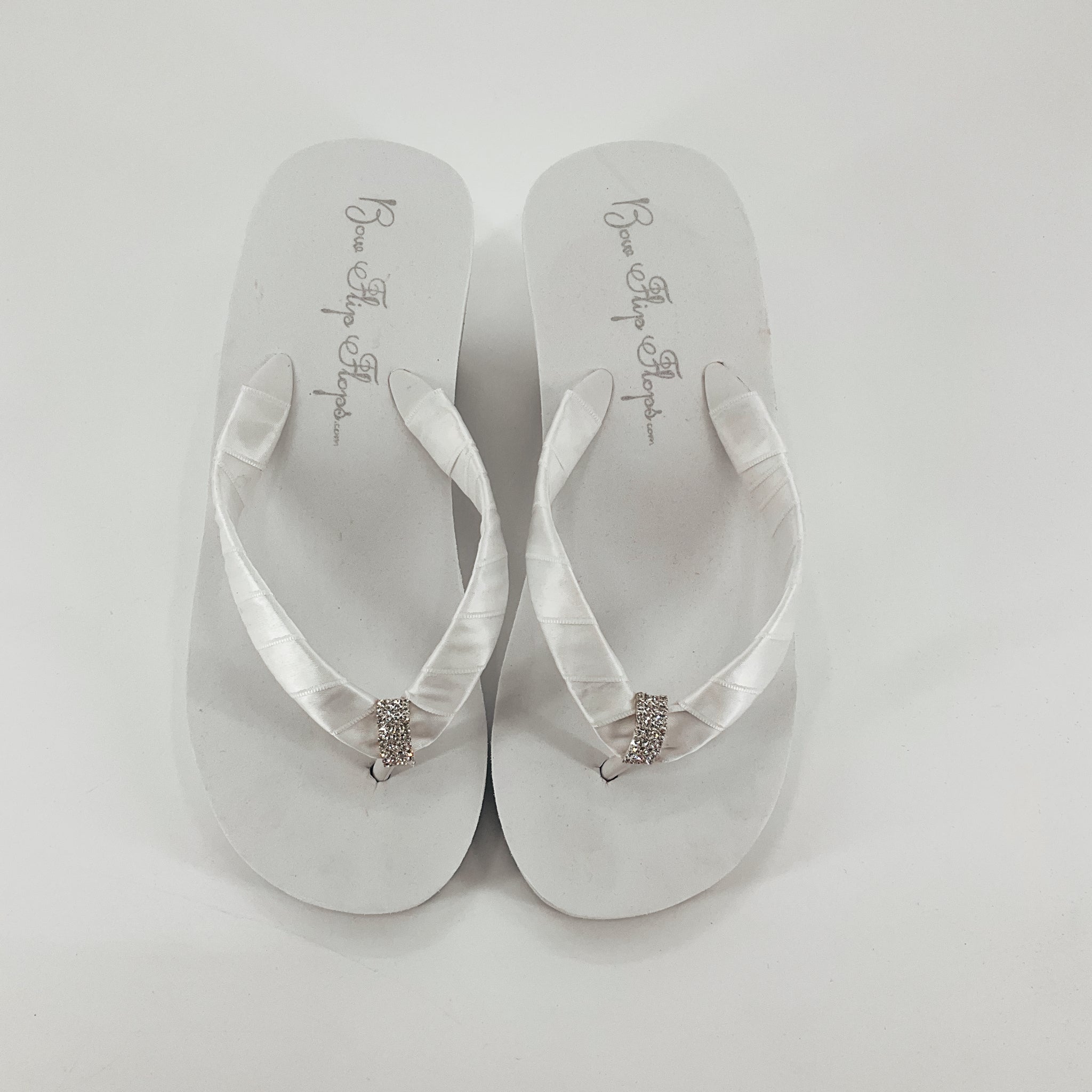 Pour Elle White Satin Bridal Wedge Flip Flops Rhinestone Buckle Size 7