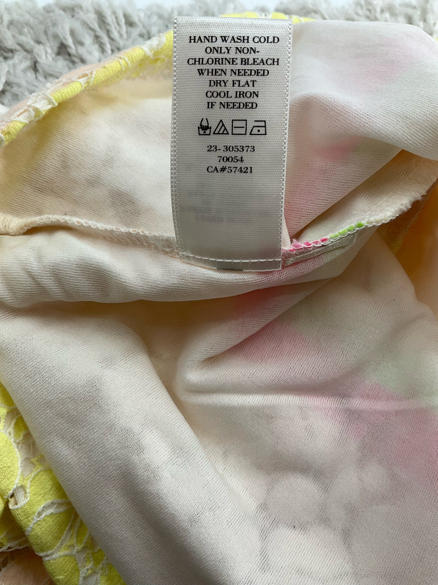 Ann Taylor Cream/Pink/Yellow Floral Pre-Owned Ladies Top - Size Medium - Margaret’s Fine Consignment