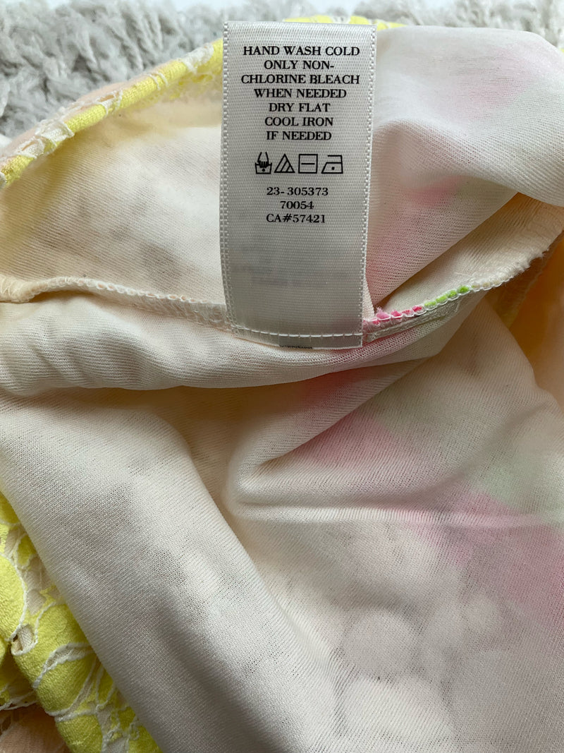 Ann Taylor Cream/Pink/Yellow Floral Pre-Owned Ladies Top - Size Medium