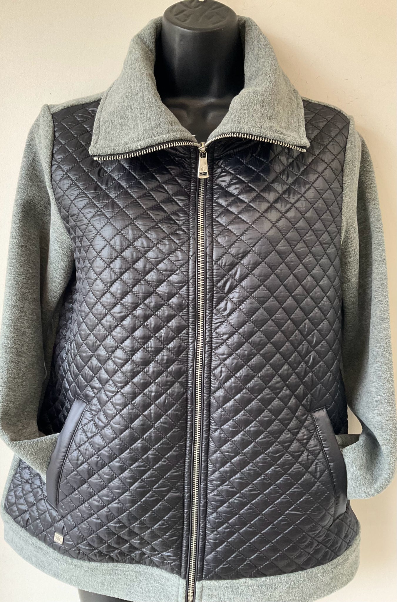 Lauren Gray/Black Quilted Jacket Size Small