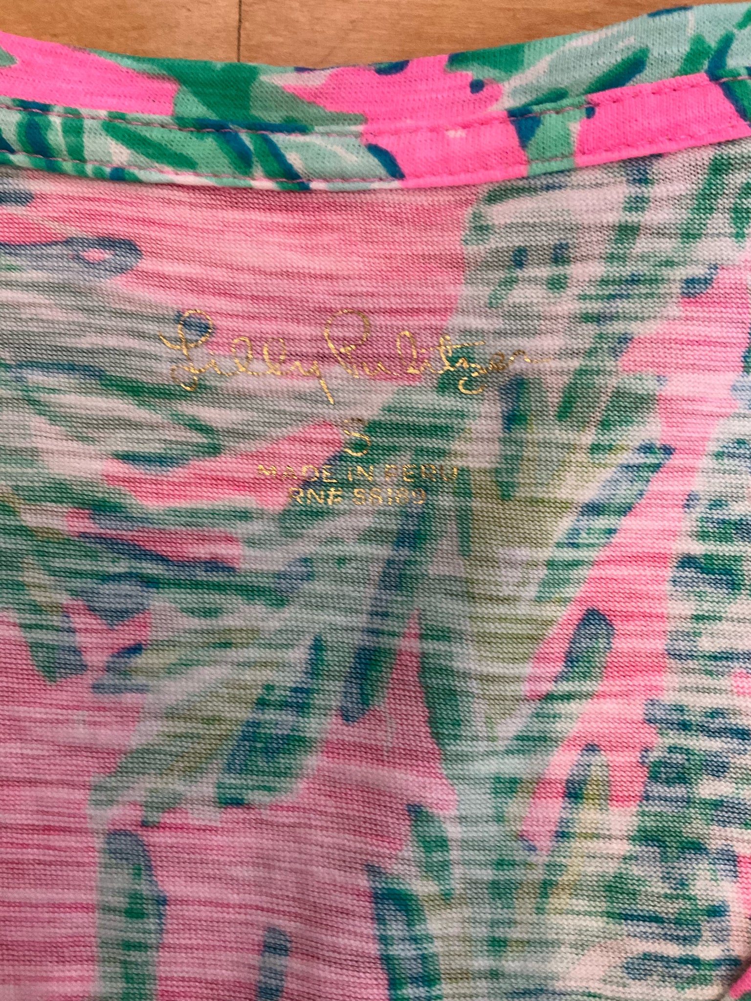 Lilly Pulitzer Etta V-Neck Tee Top S Pink Multi Sink Or Swim Palm Print
