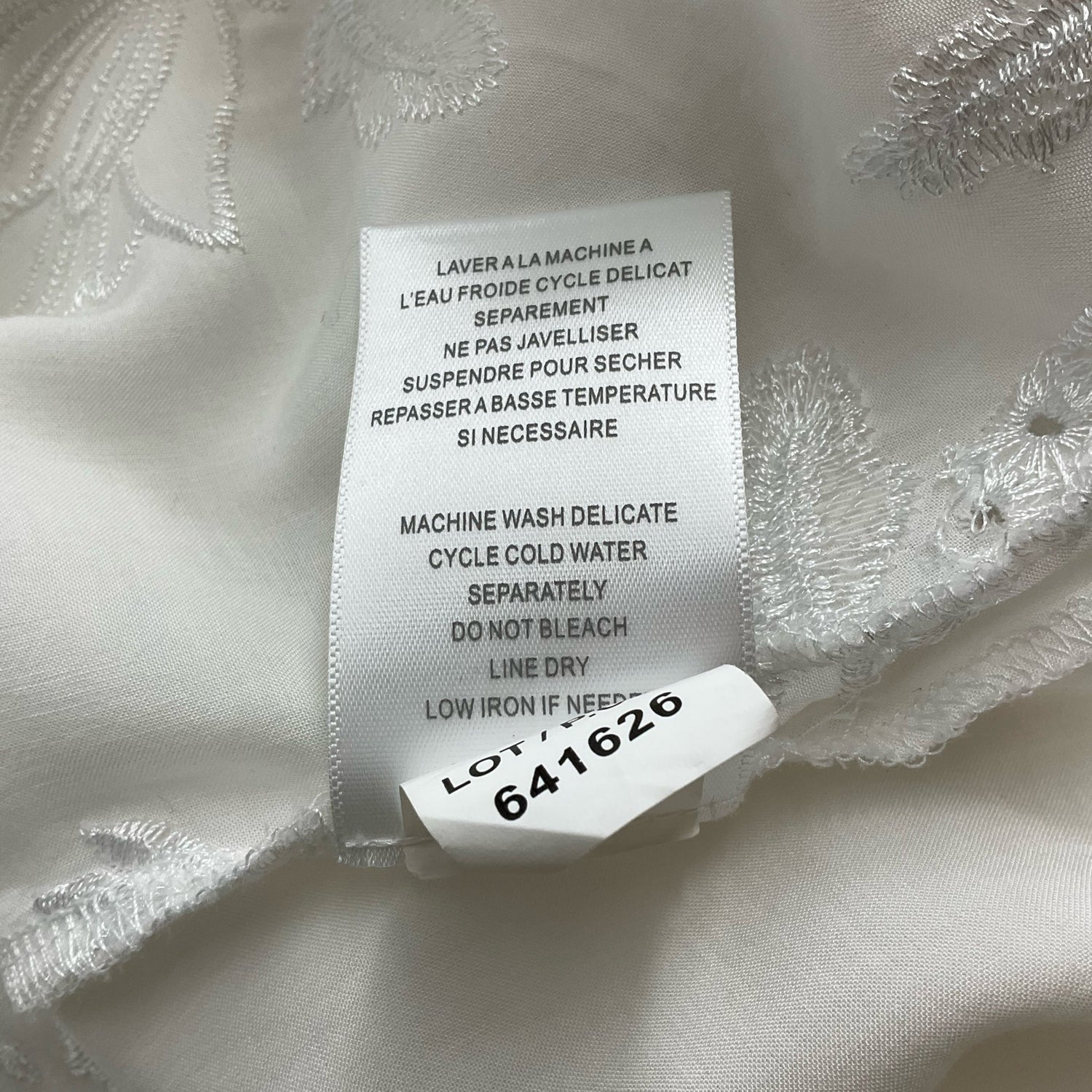 Tribella White Solid Pre-Owned Ladies Top - Size Small Petite - Margaret’s Fine Consignment