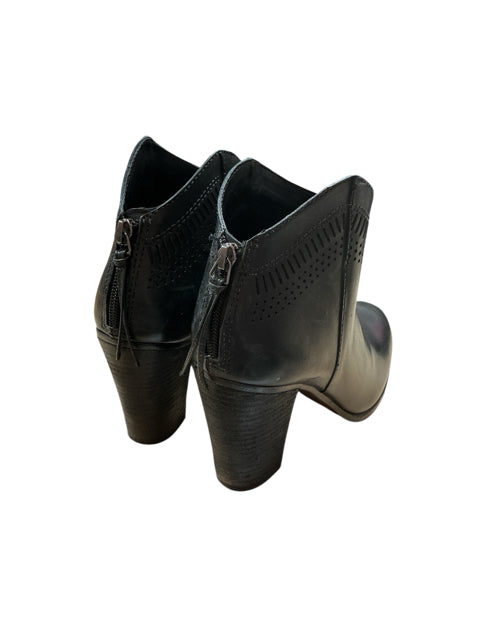 Vince Camuto Black Solid Pre-Owned Ladies Booties - Size 9.5 - Margaret’s Fine Consignment