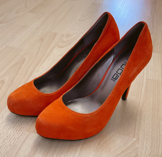 Moda Shoe Size 7 Orange suede Heel