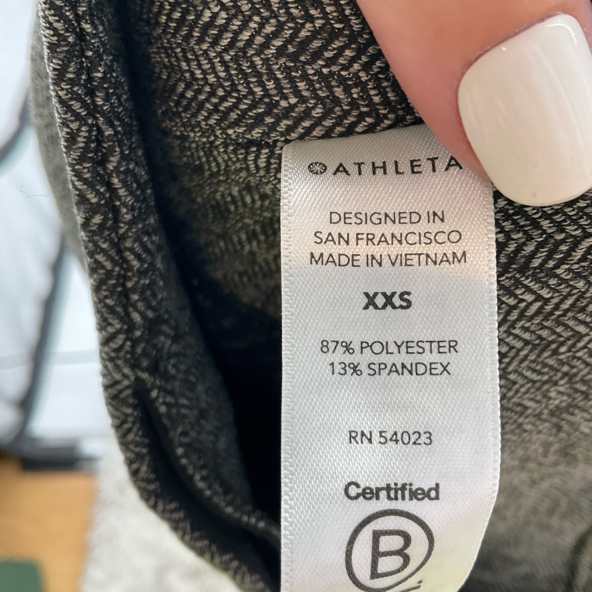 Gray Athleta pre-owned ladies pants in size XXS, featuring a comfortable fit and stylish design for casual wear.