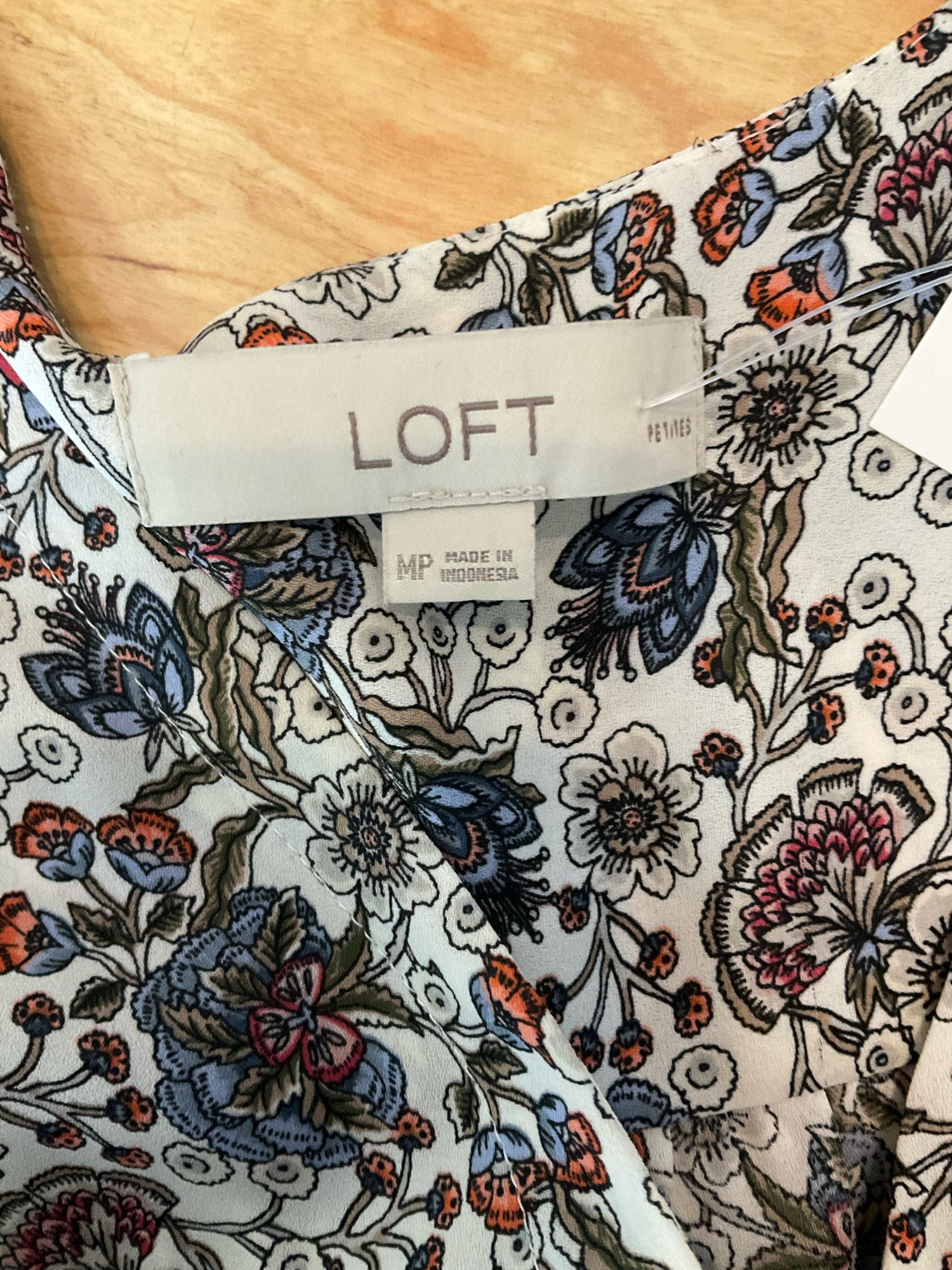LOFT Petite Floral V-Neck Sleeveless Blouse Top Size Medium Petite