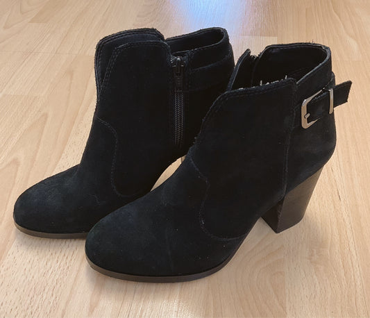 Giani Bini Shoe Size 7.5 Black suede booties