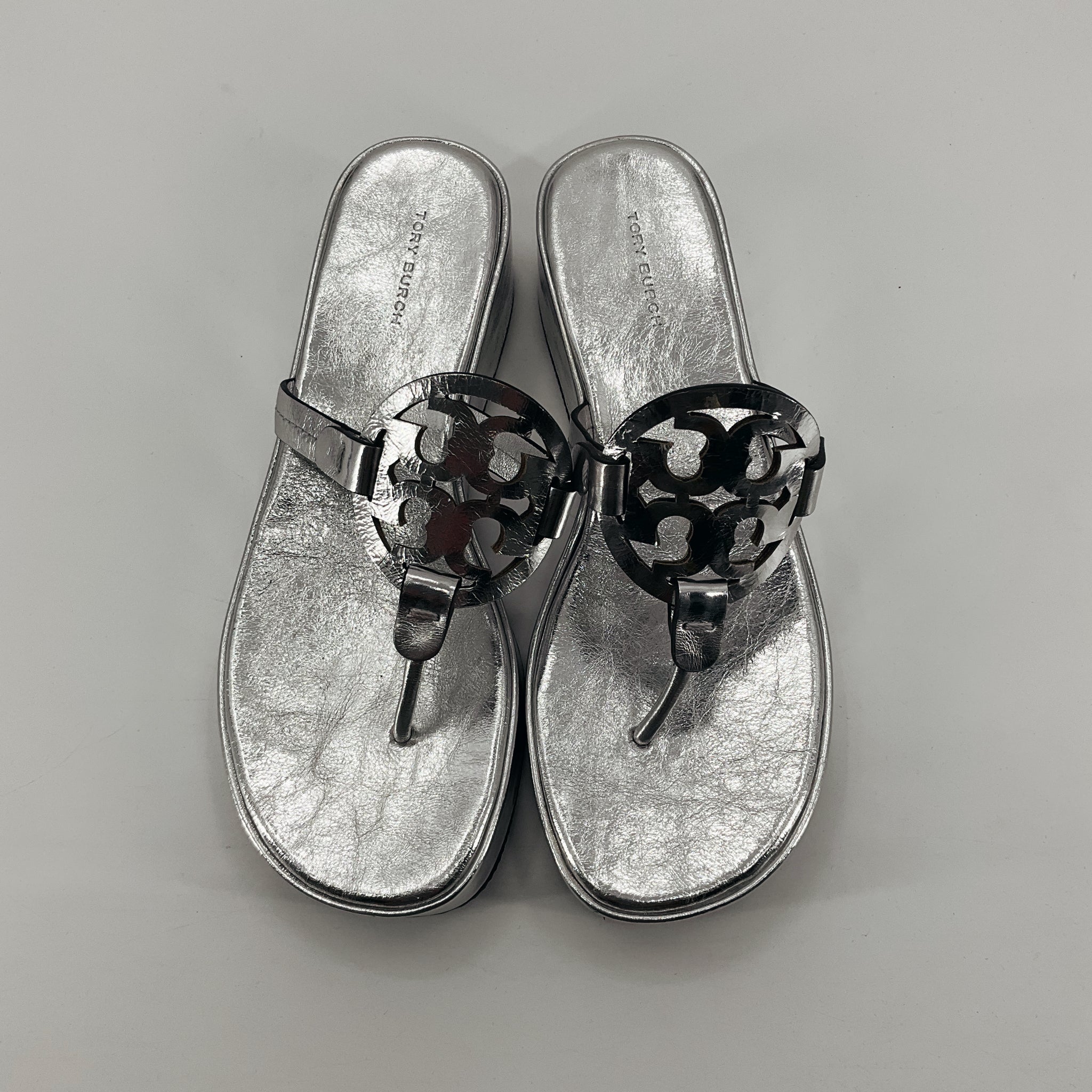 Tory Burch Miller Thong Sandals Metallic Silver Logo Size 7.5