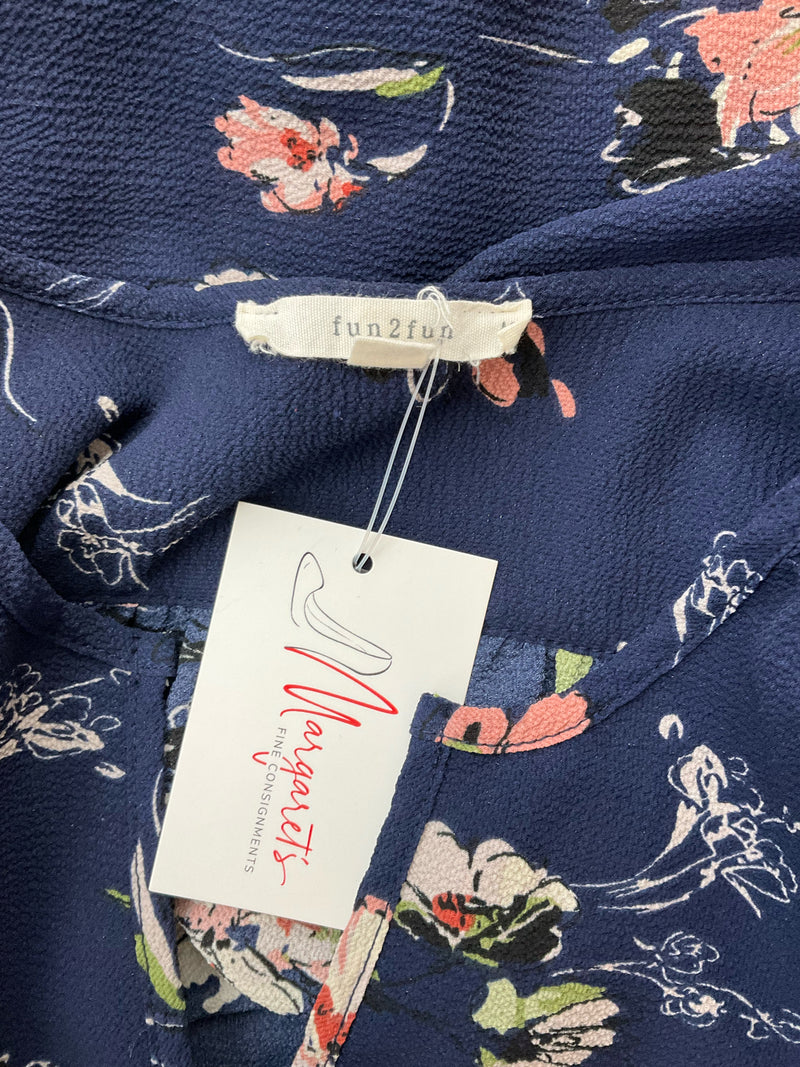 fun2fun Navy Floral Pre-Owned Ladies Top - Size Medium