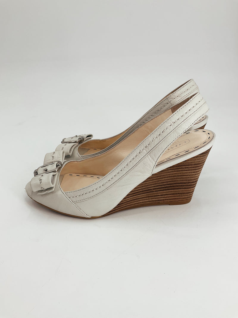 Coach Cream Pre-Owned Ladies New With Tags Sandals - Size 7.5