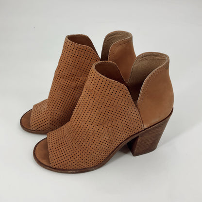 Steve Madden Camel Booties Size 6