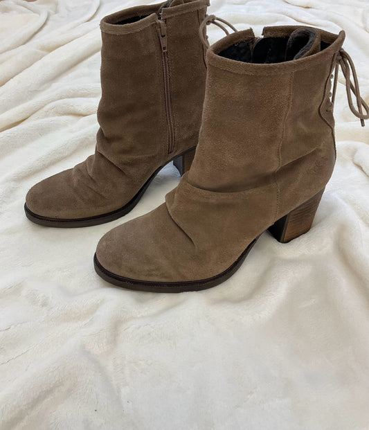 Boc Shoe Size 9.5 Tan suede booties