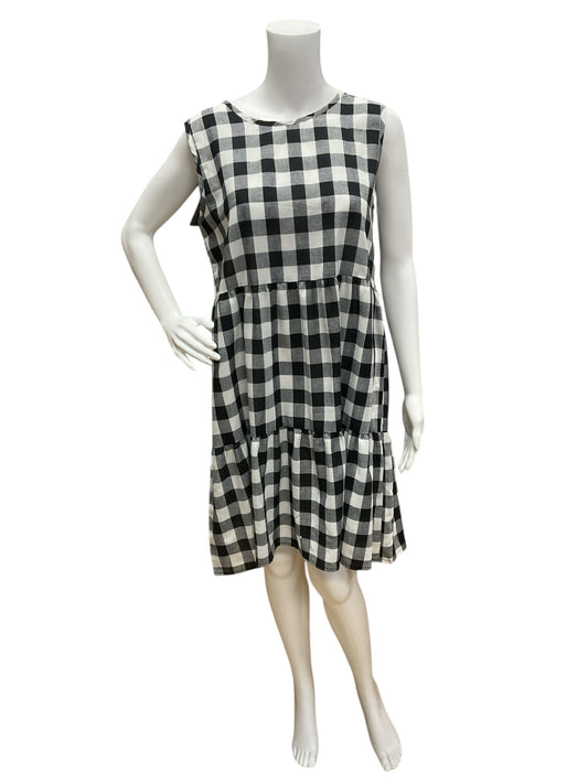 This & That Size S black/white Checkered Pre-Owned Dress- Ladies