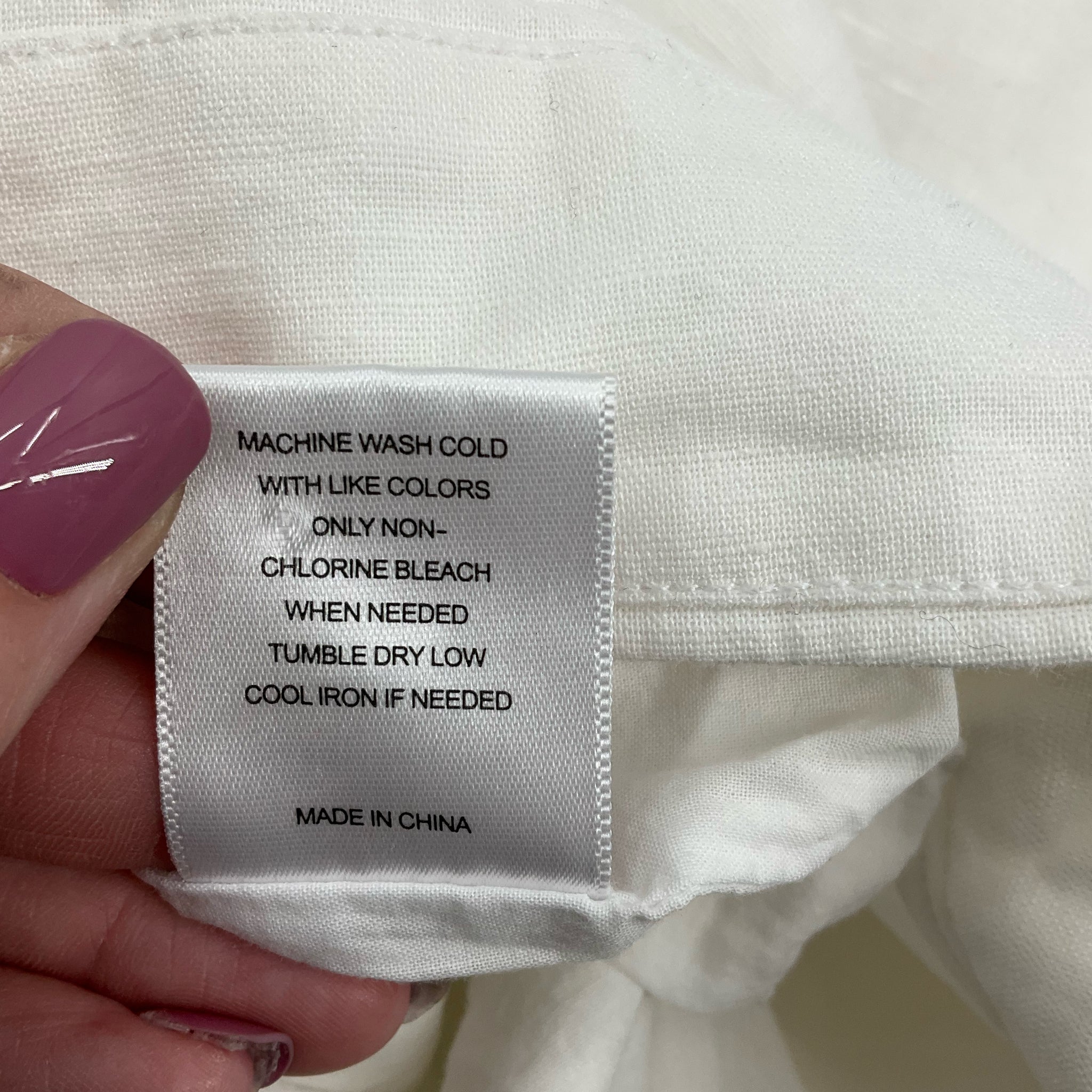 High-waisted, cuffed, pleated white shorts for women by a loves a, perfect for casual resort wear. Size 2.