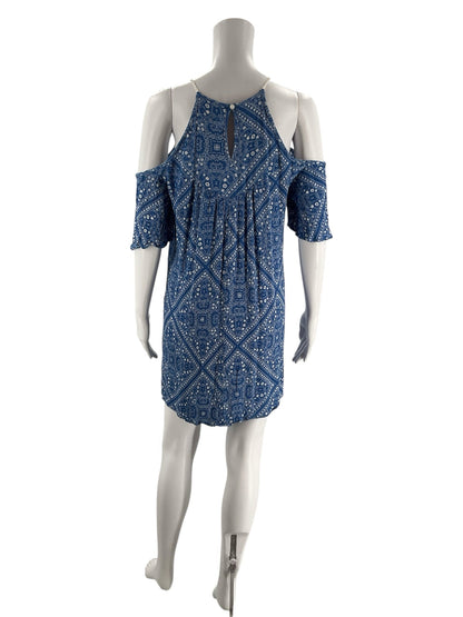 Blue and white printed Speechless ladies dress in size large, featuring a flowy silhouette and stylish design.