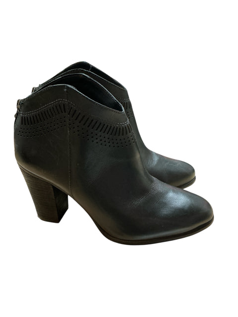 Vince Camuto Black Solid Pre-Owned Ladies Booties - Size 9.5 - Margaret’s Fine Consignment