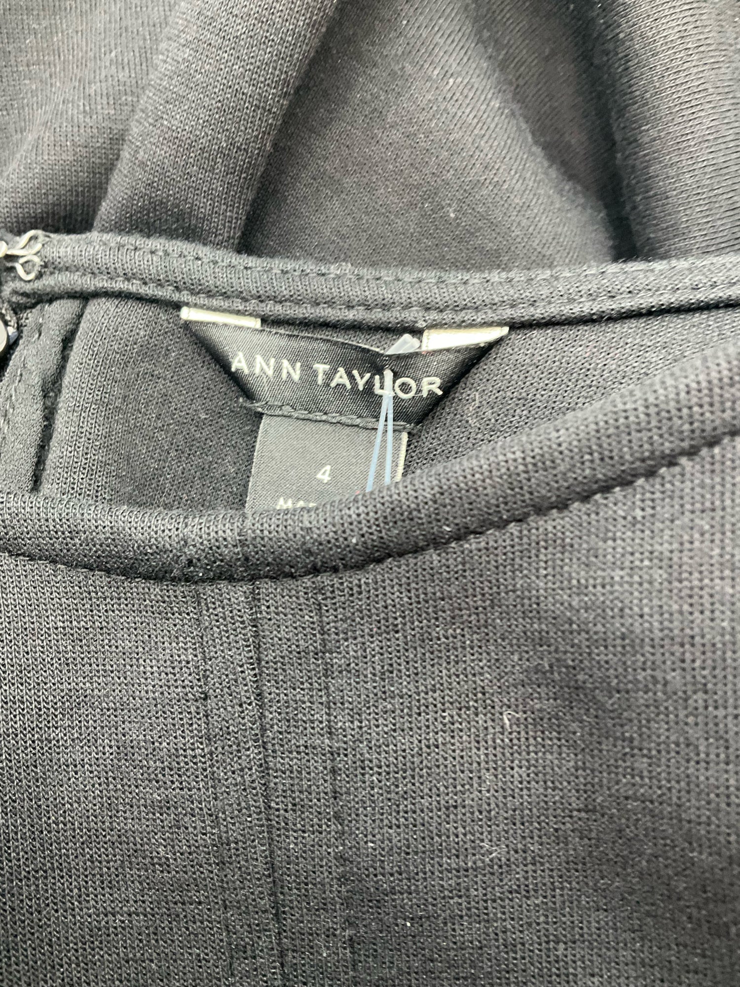 Ann Taylor Black Solid Pre-Owned Ladies Dress - Size 4