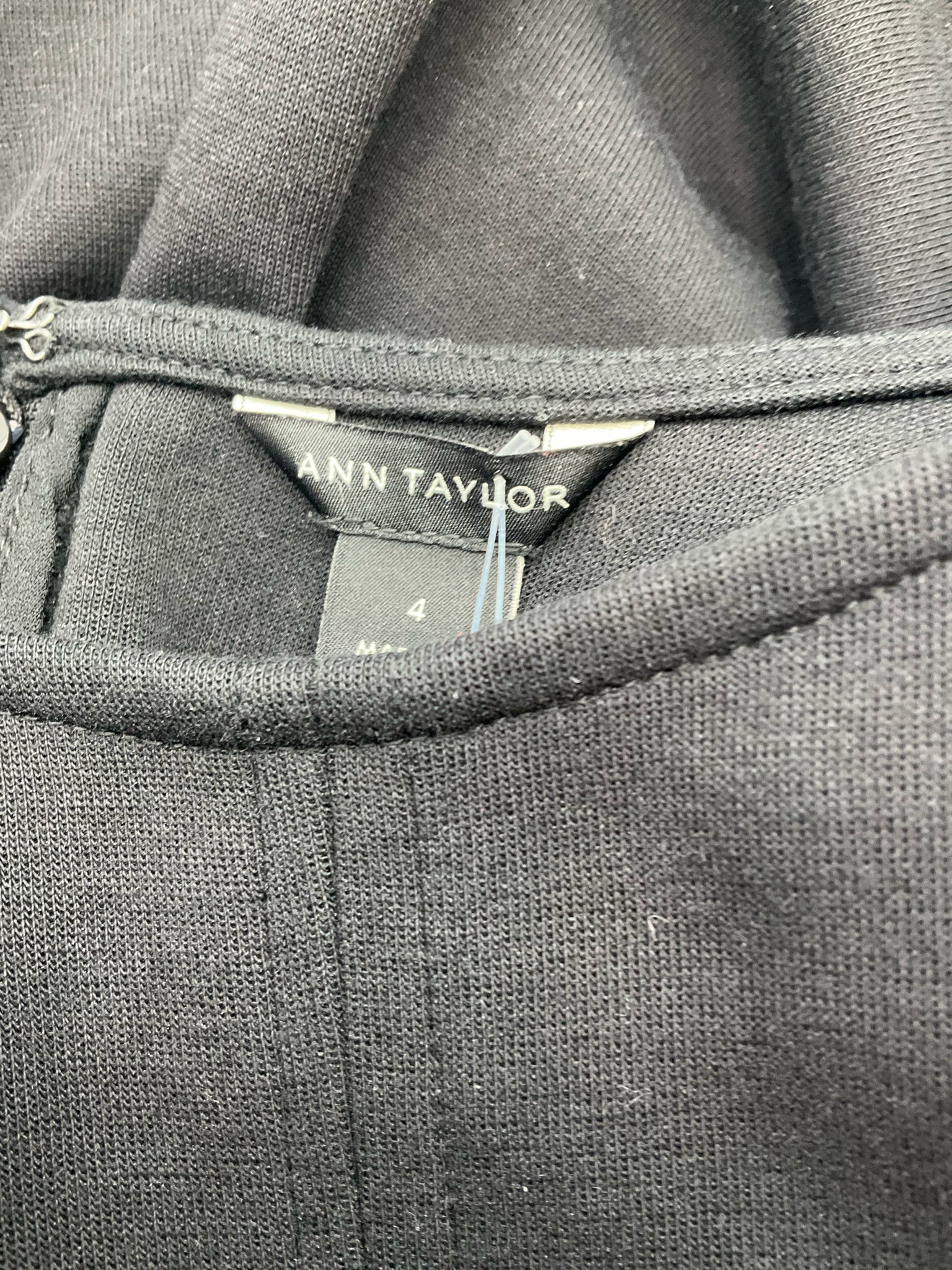 Ann Taylor Black Solid Pre-Owned Ladies Dress - Size 4