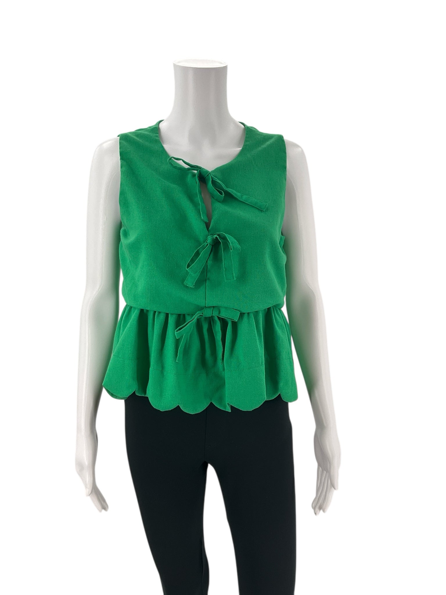 Entro Green Solid Top - Size Medium with sleeveless design, front tie details, and scalloped hem, ideal for summer casual wear.