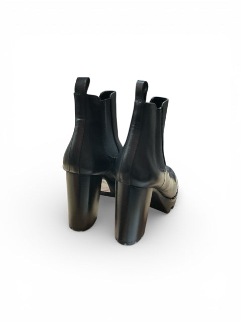 Antonio Melani Black Solid Pre-Owned Ladies Boots - Size 12 - Margaret’s Fine Consignment