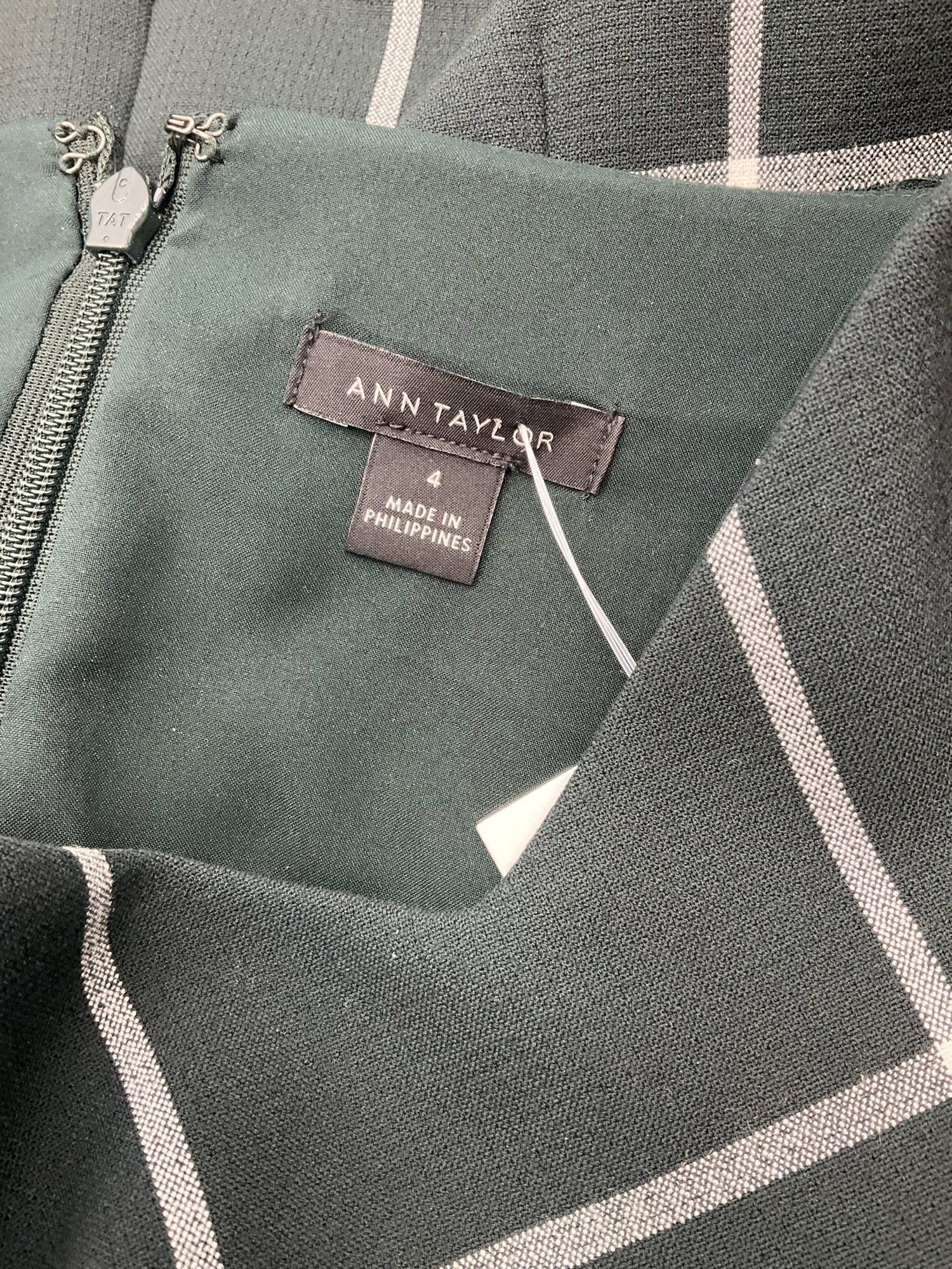 Ann Taylor Green/White Plaid Pre-Owned Ladies Dress - Size 4