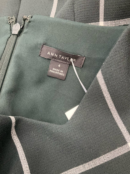 Ann Taylor Green/White Plaid Pre-Owned Ladies Dress - Size 4