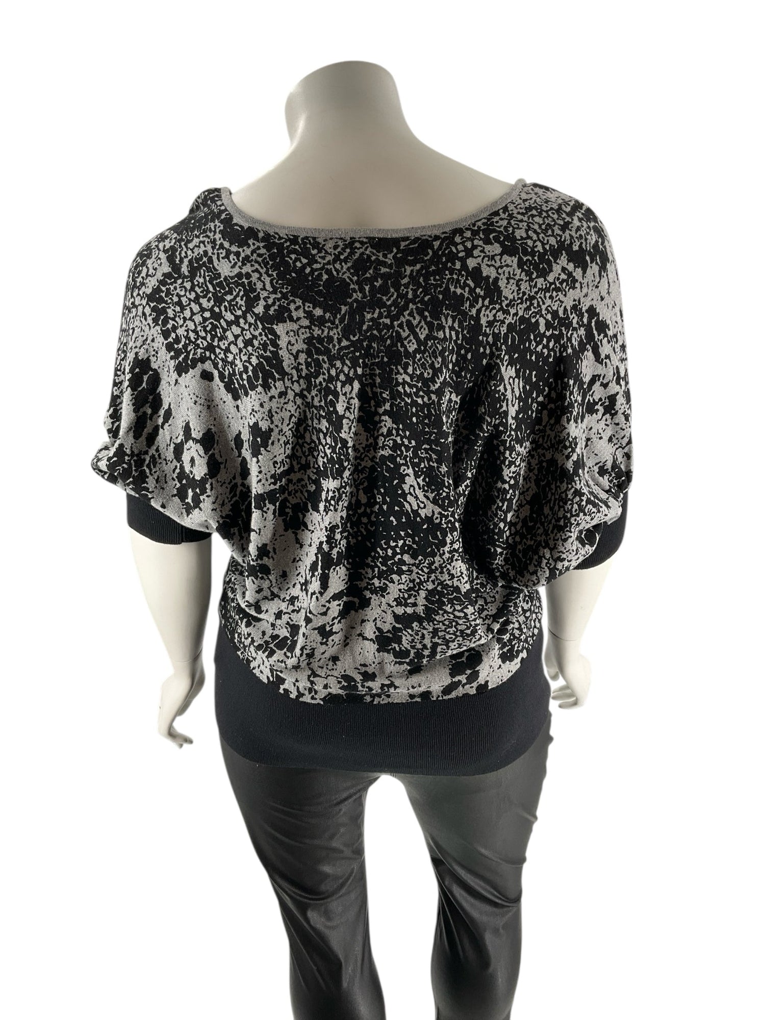 Worthington Black/Gray Print Pre-Owned Ladies Short Sleeve Top - Size 1X