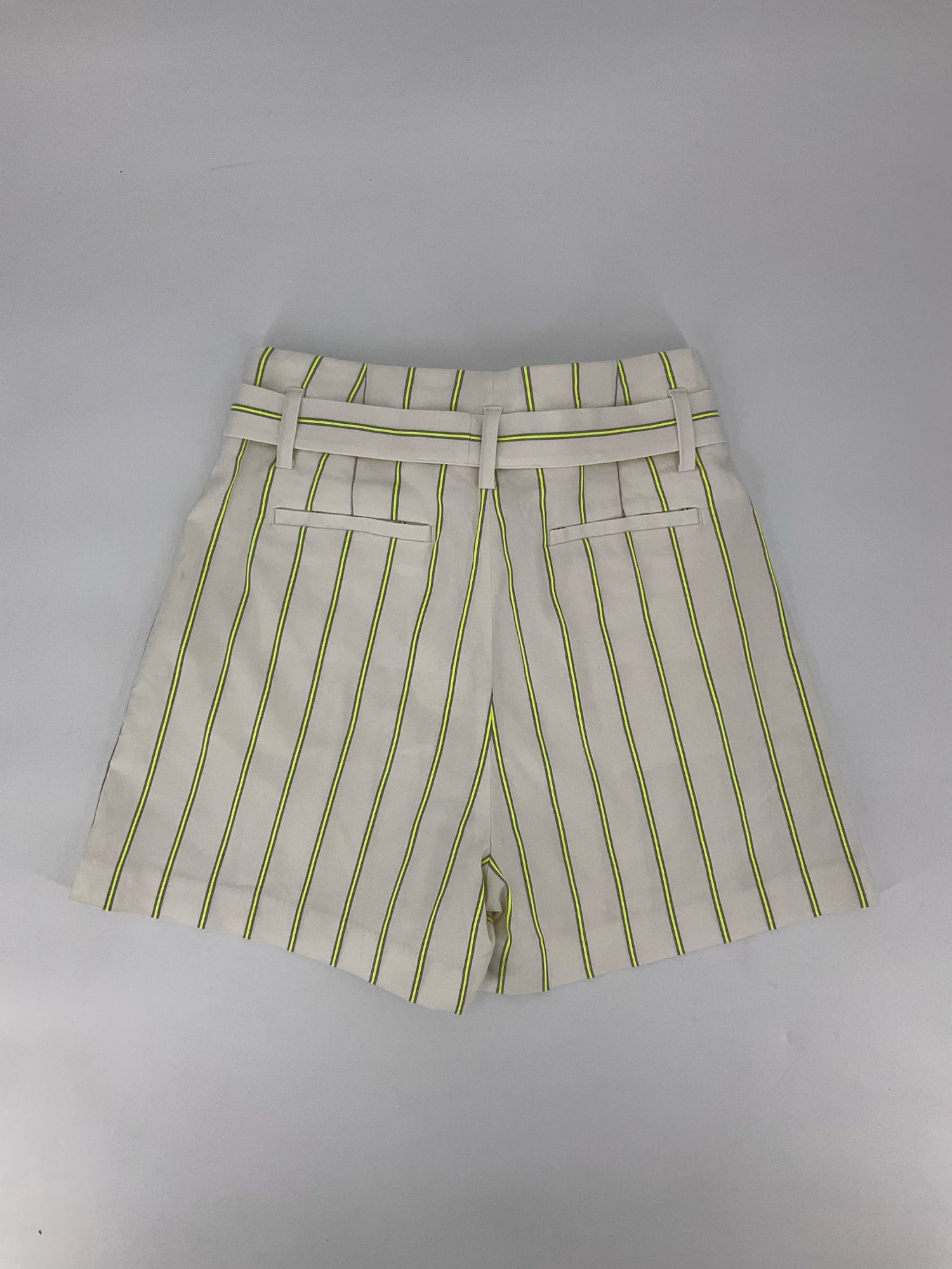 Off white and yellow striped high-rise chino shorts by Banana Republic, classic fit, size 6, perfect for summer casual wear.