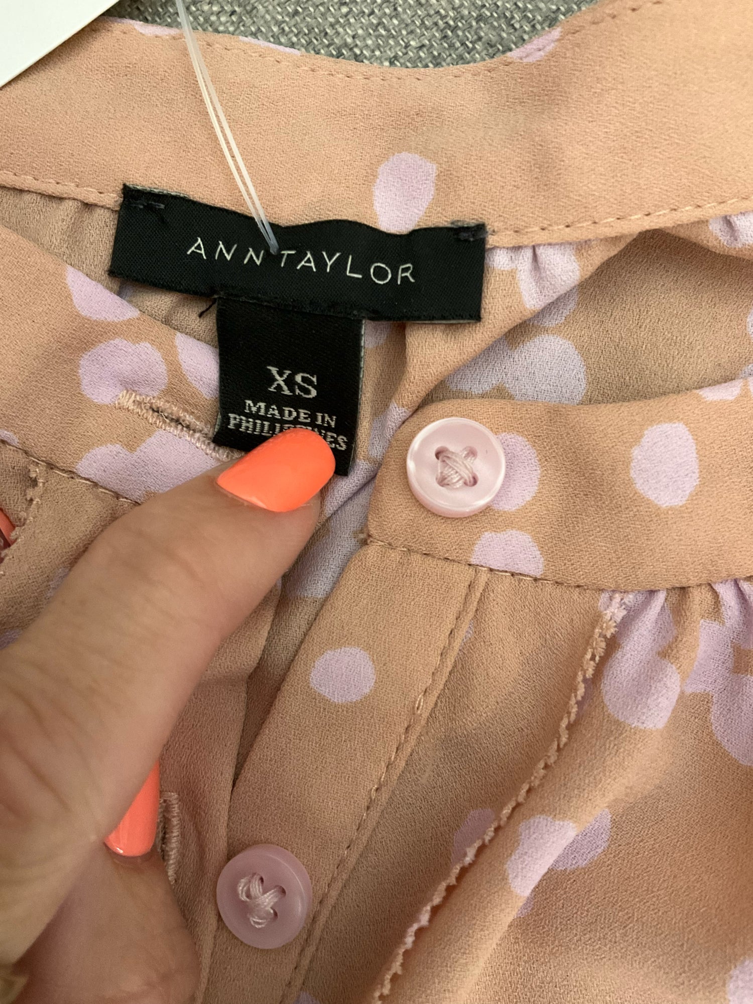 Ann Taylor Size XS Nude/Pink Floral Pre-Owned Ladies Casual Top - Downstairs