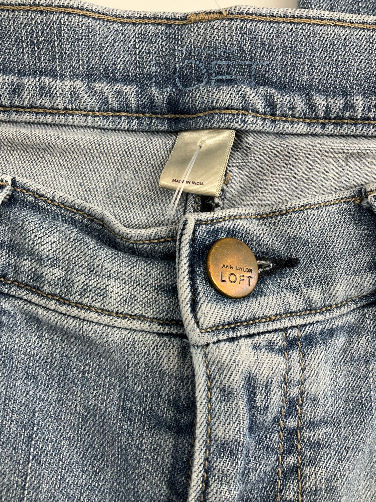 Loft Blue Denim Pre-Owned Ladies Shorts - Size 6