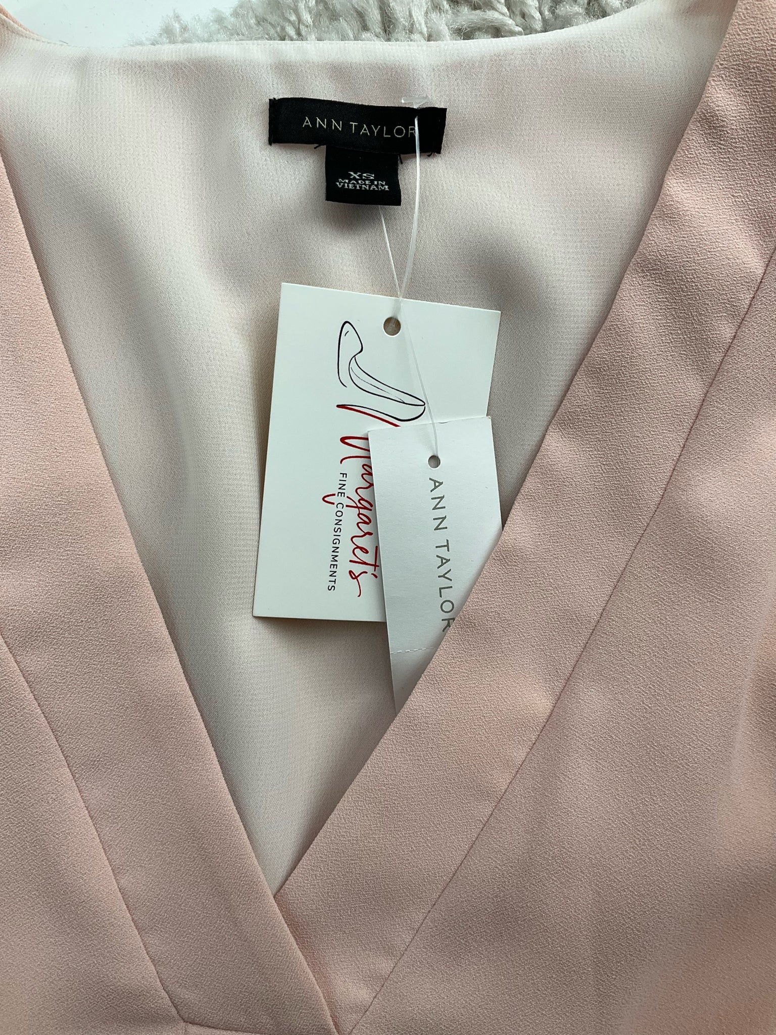 Ann Taylor Blush Solid Pre-Owned Ladies Top - Size XS - Margaret’s Fine Consignment