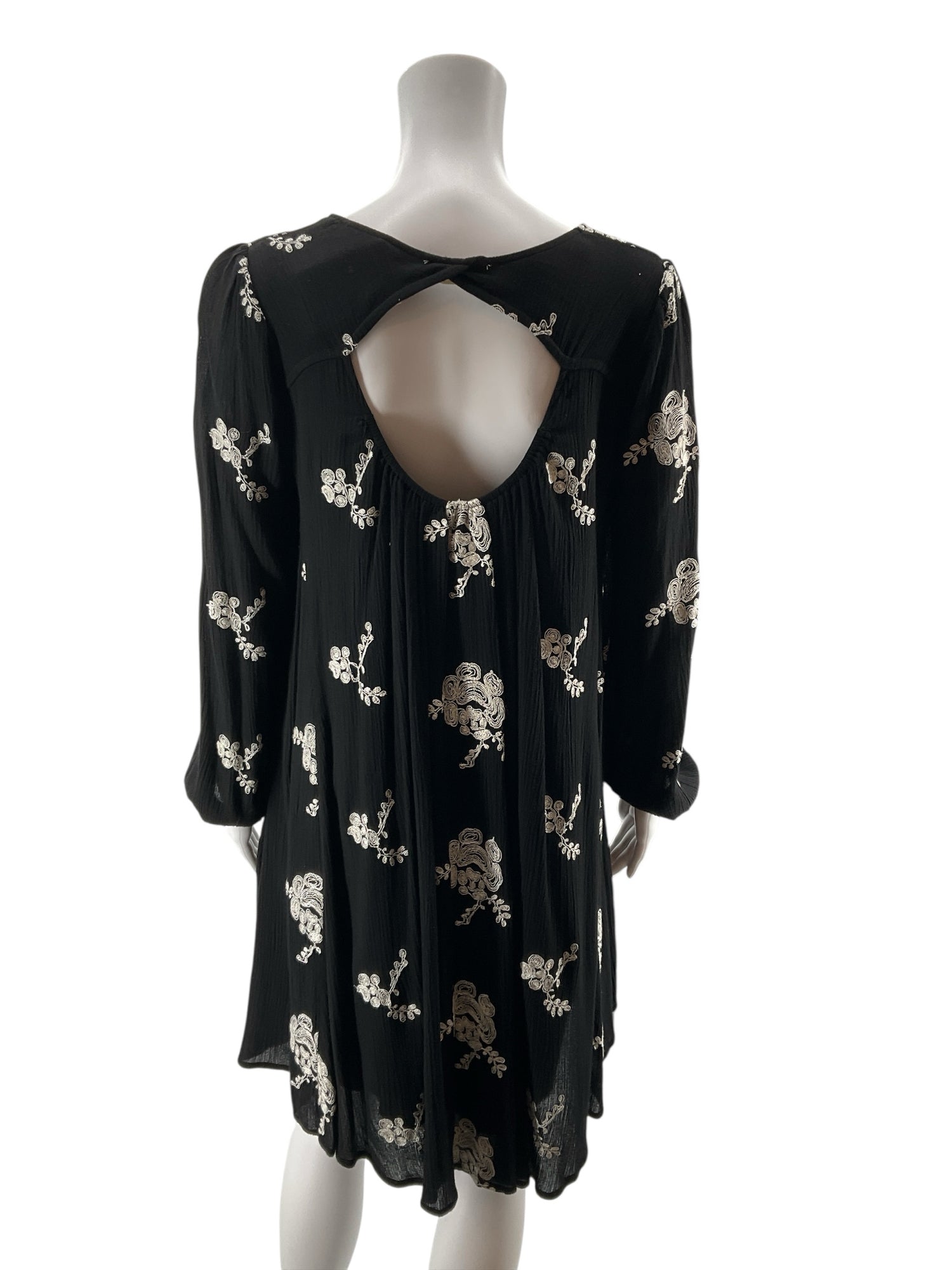ALTAR'D STATE Size M black/white Embroidered Pre-Owned Ladies Dress – Margaret's Fine Consignment