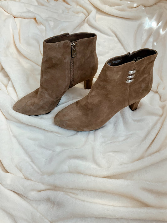 Anne Klein Shoe Size 9 Taupe suede booties