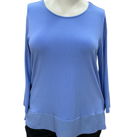 Chico’s blue solid top in size XL with long sleeves and scoop neckline, pre-owned casual blouse ideal for everyday wear and layering.