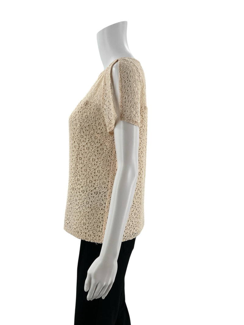 Side profile of 41 Hawthorn Beige Lace Pre-Owned Ladies Top - Size XS on mannequin, highlighting the cap sleeve and lined lace construction.