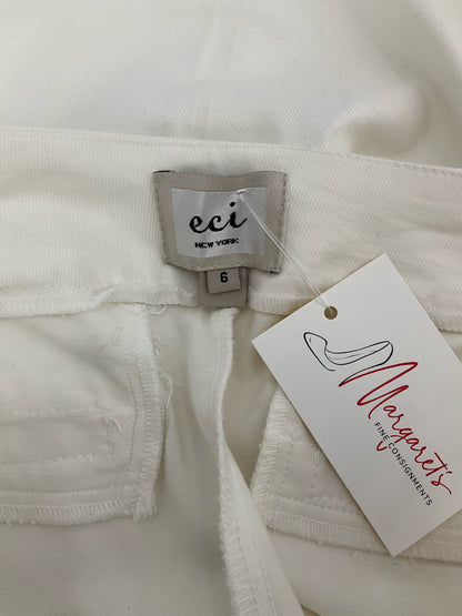 Eci White Solid Pre-Owned Ladies Shorts - Size 6 - Margaret’s Fine Consignment