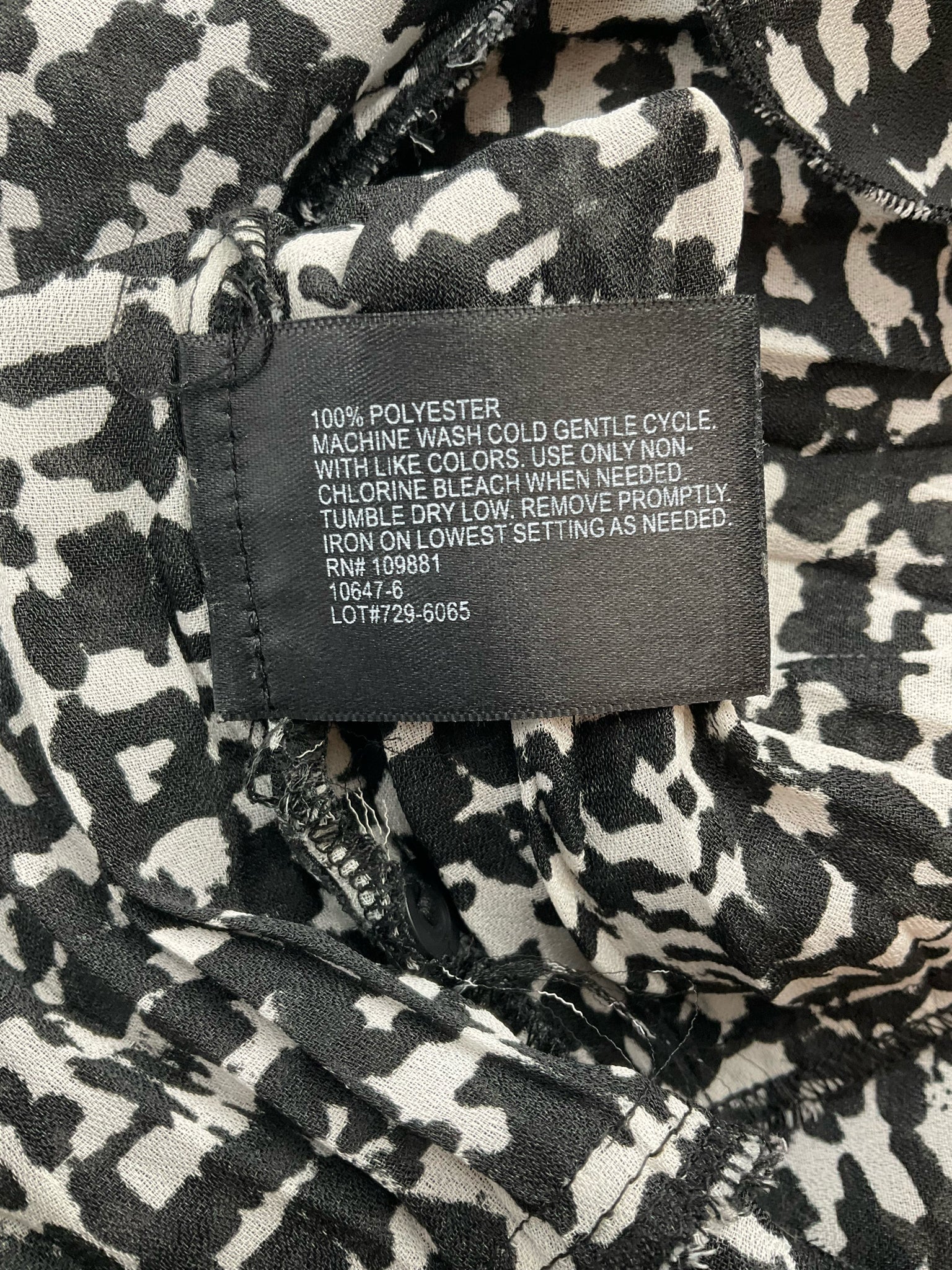 East 5th Black/White Print Pre-Owned Ladies Top - Size Small Petite - Margaret’s Fine Consignment