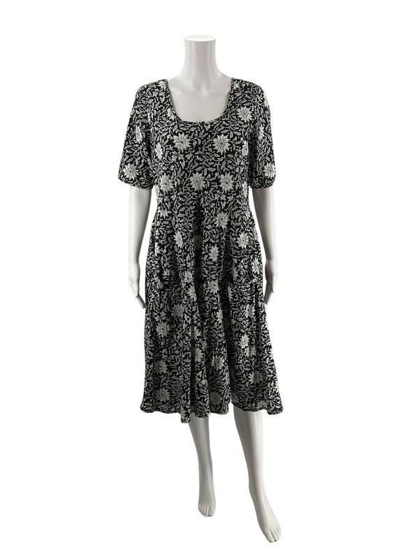 Dress Addict Black/White Floral Pre-Owned Ladies Dress - Size Medium
