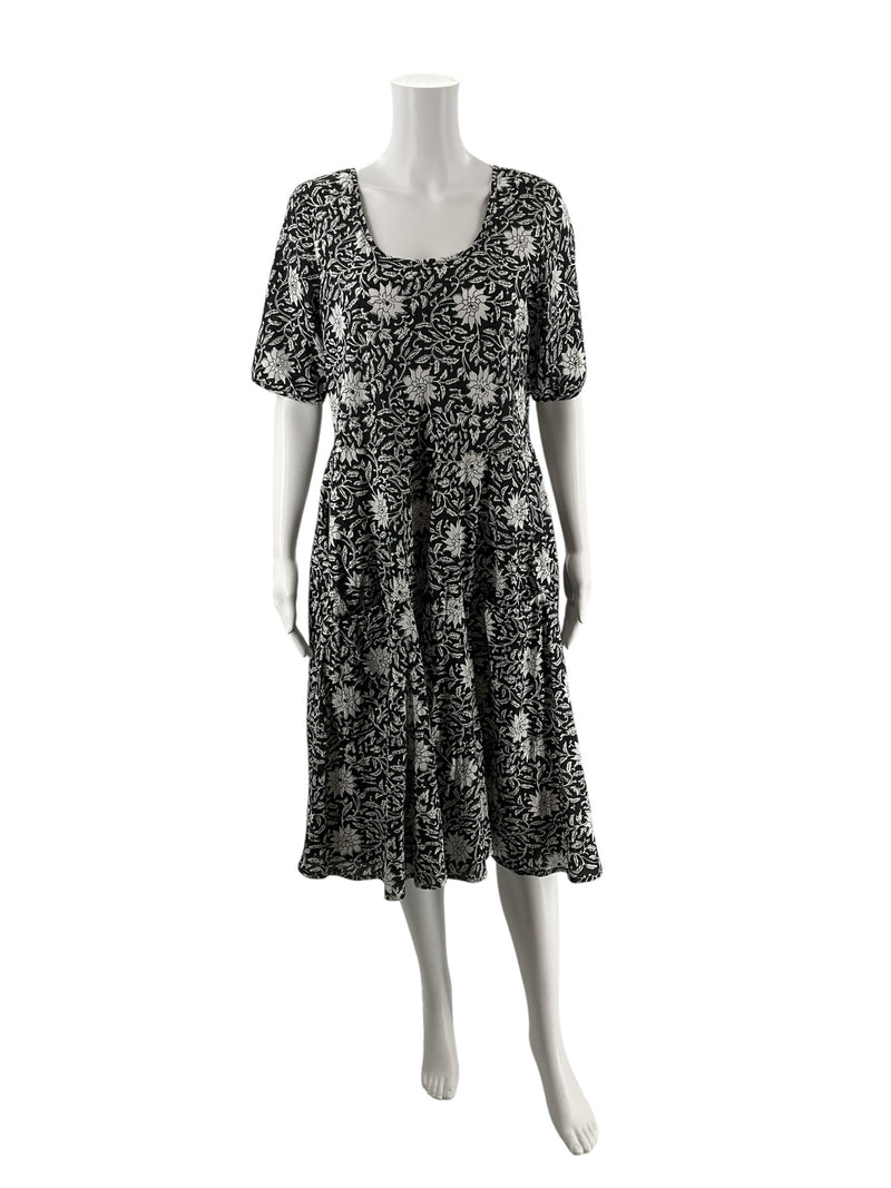 Dress Addict Black/White Floral Pre-Owned Ladies Dress - Size Medium
