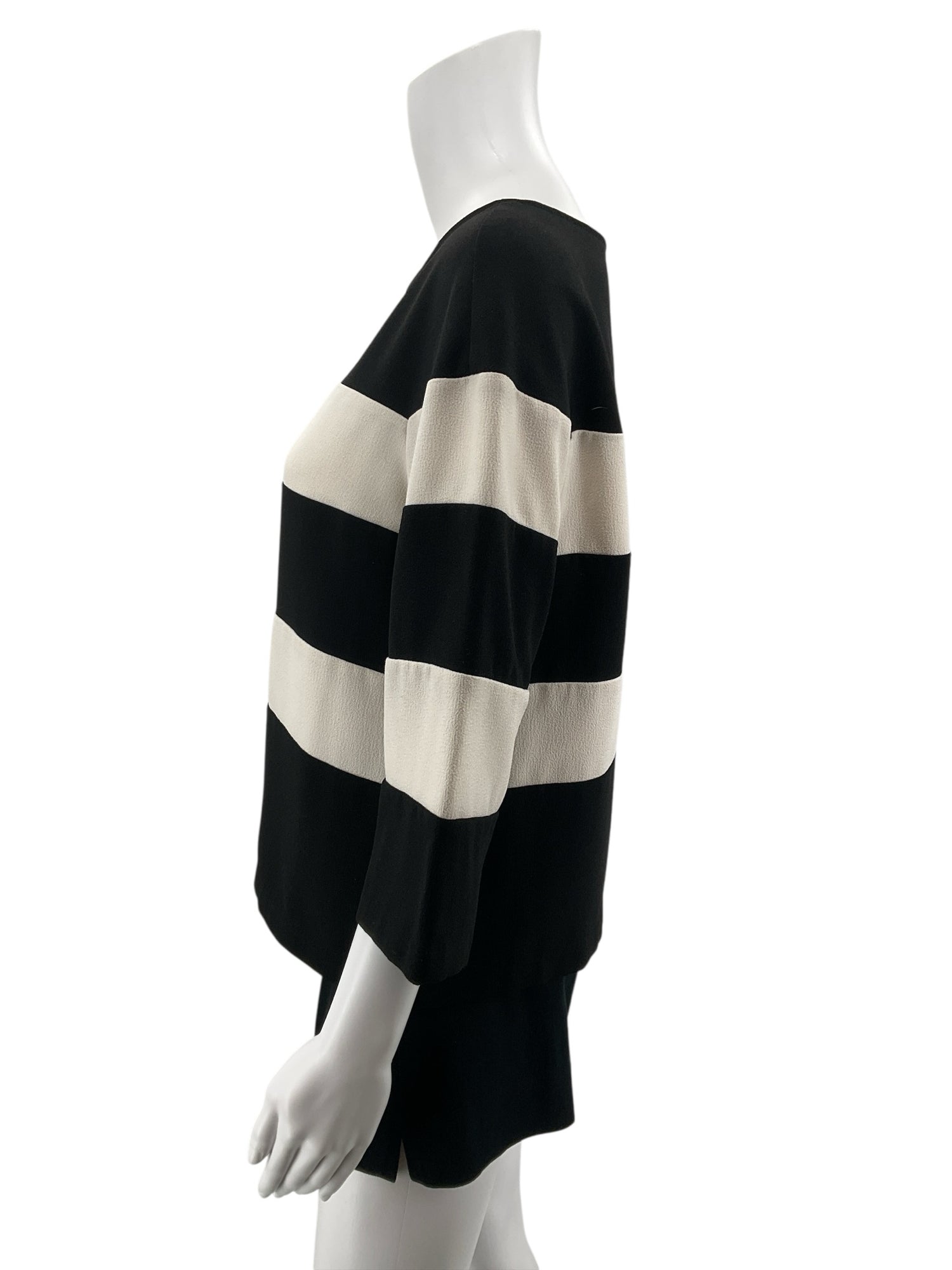 Ann Taylor Size M black/white colorblock Pre-Owned Casual Top - Downstairs