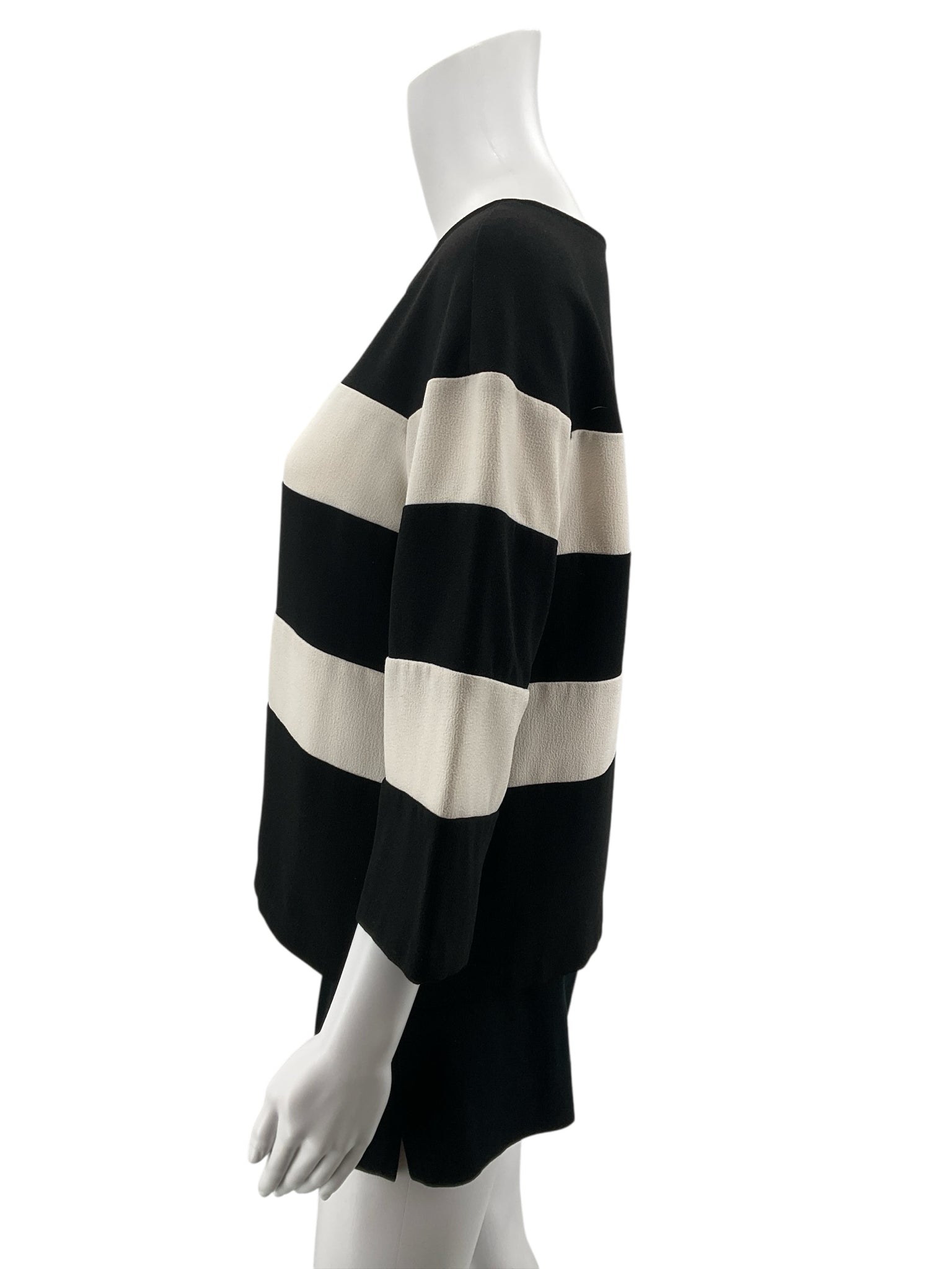 Ann Taylor Size M black/white colorblock Pre-Owned Casual Top - Downstairs