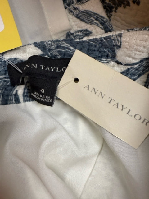 Ann Taylor ecru/blue Skirt Size 4 ecru/blue Floral Pre-Owned Ladies Skirt - Size 4