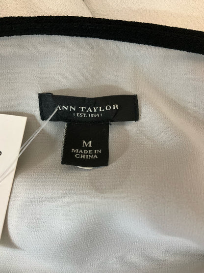 Ann Taylor Size M black/white colorblock Pre-Owned Casual Top - Downstairs