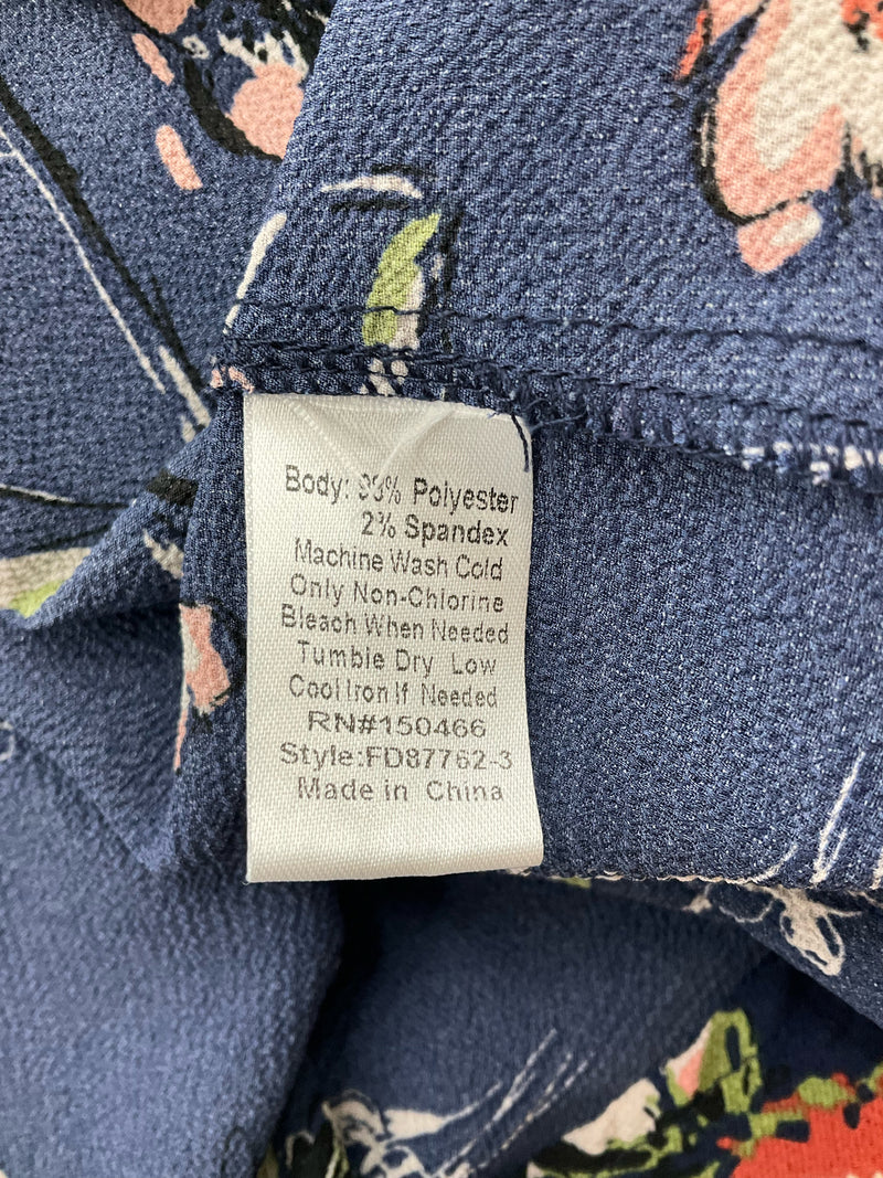 fun2fun Navy Floral Pre-Owned Ladies Top - Size Medium