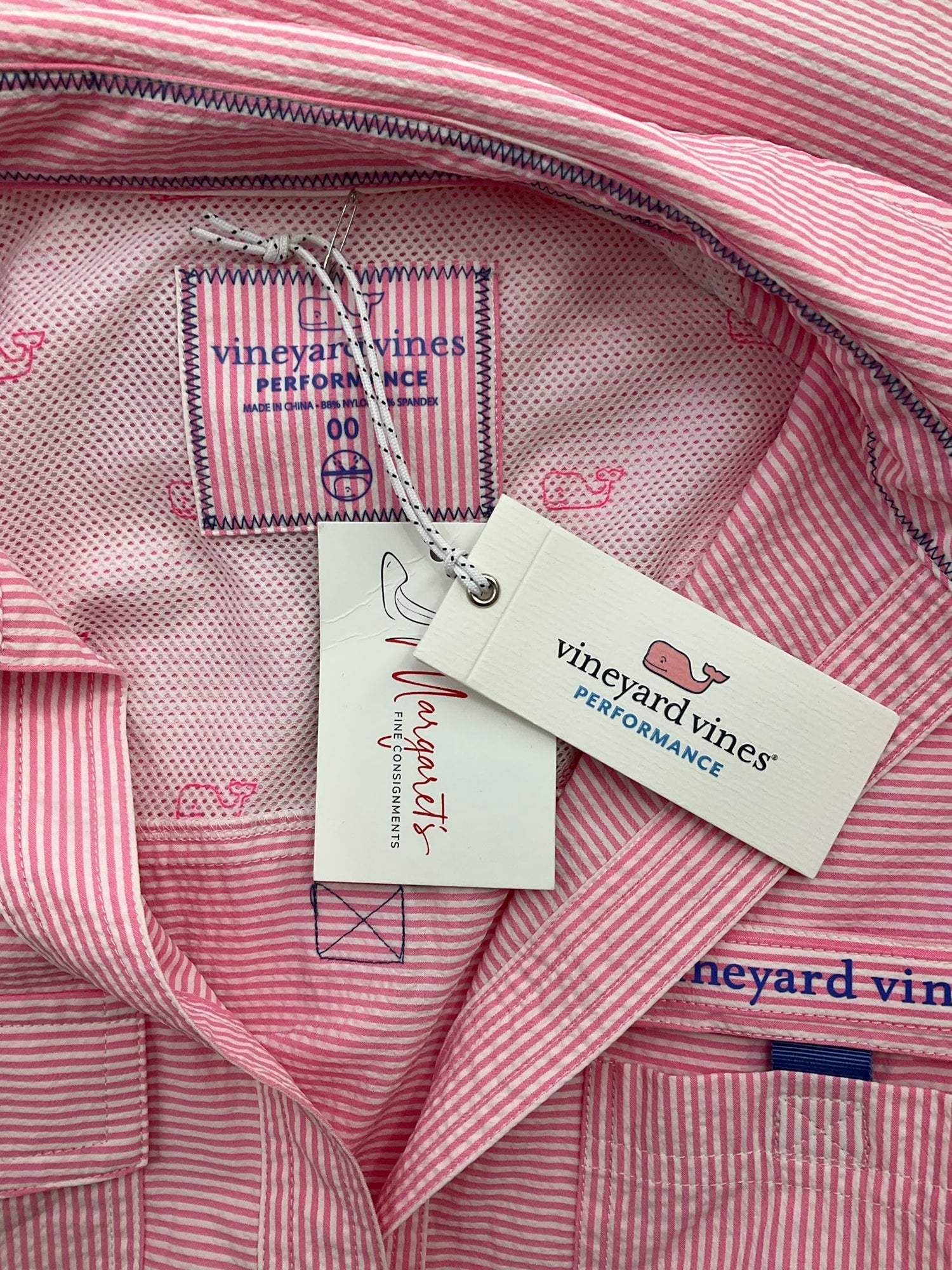 Vineyard Vines white and pink striped pre-owned tunic pullover, size 00, perfect for coastal and athleisure styles.