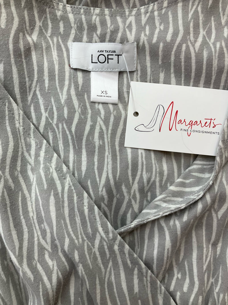 Loft Gray/White Print Pre-Owned Ladies Dress - Size XS